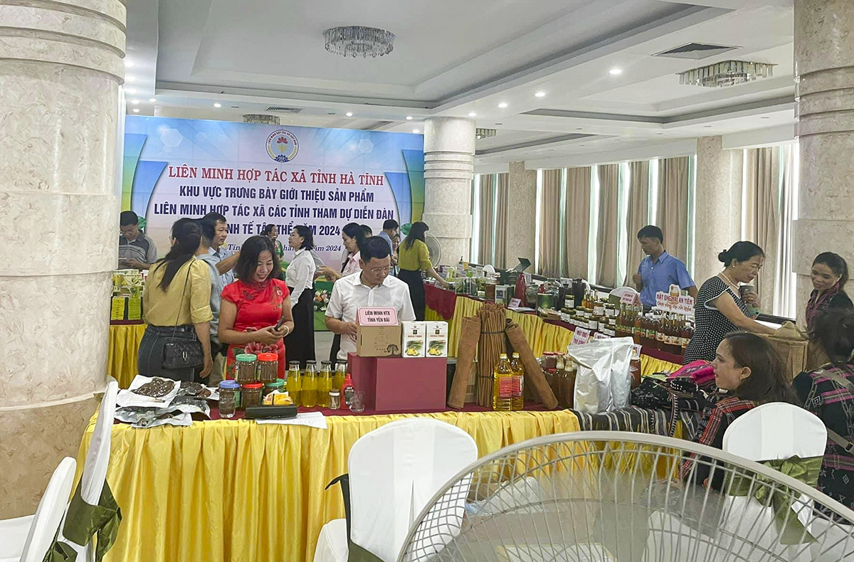 Diễn đàn có khu vực trưng bày và giới thiệu sản phẩm của các HTX.