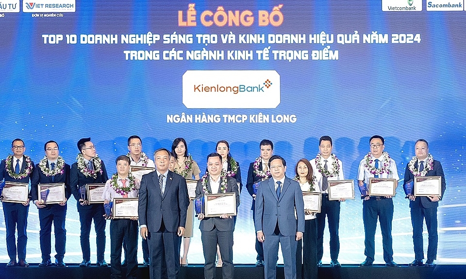 Kien Long Bank lọt top 10 doanh nghiệp sáng tạo và kinh doanh hiệu quả năm 2024.