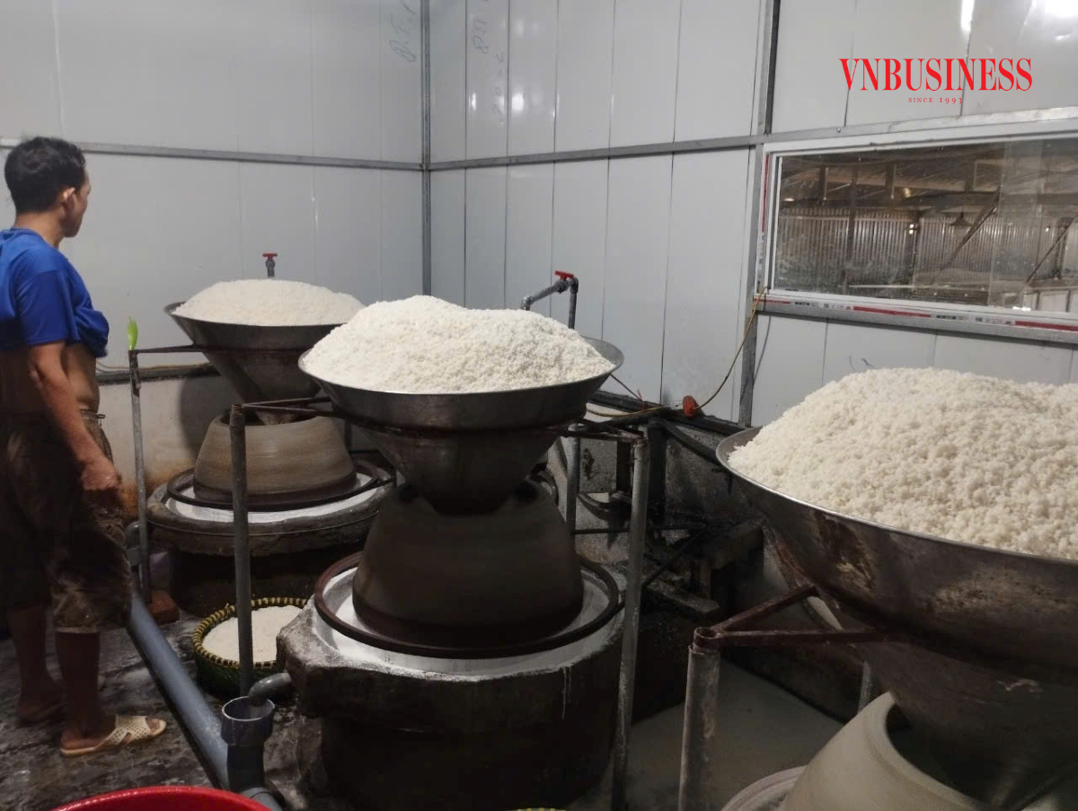 Sản phẩm mỳ thanh long được sản xuất bằng máy tự động, công nghệ tiên tiến, sấy khô trên dây chuyền khép kín,...