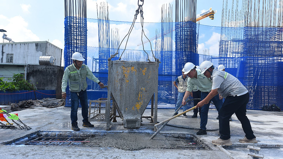 Chủ đầu tư dự án Phú Đông SkyOne cùng tổng thầu Thái Thịnh đã dồn mọi nguồn lực, đốc thúc, thi công xuyên đêm… để dự án bàn giao đúng tiến độ.