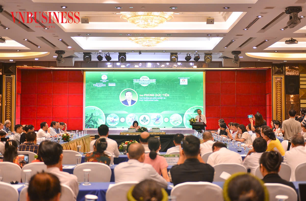 Toàn cảnh Diễn đàn “Tái cơ cấu nông nghiệp: Giải pháp phát triển hiệu quả và bền vững chuỗi giá trị nông sản”.