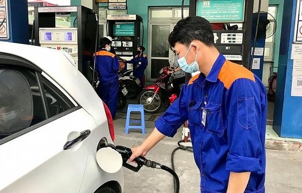 Giá xăng đã giảm xuống mức thấp nhất gần 20.000 đồng mỗi lít sau kỳ điều chỉnh vào chiều nay 29/8.