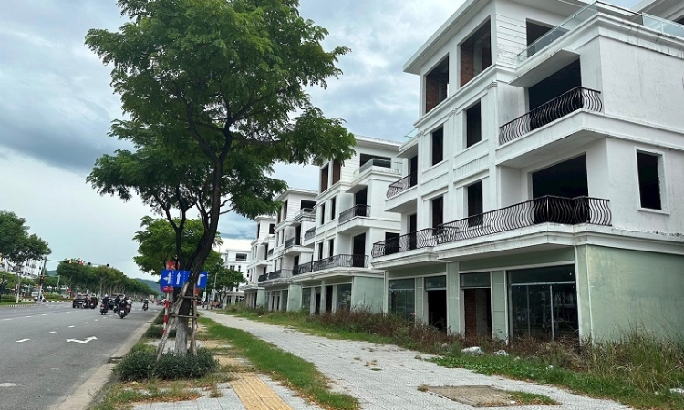 Ngân hàng rao bán nợ thế chấp loạt căn hộ, quyền sử dụng đất tại chung cư