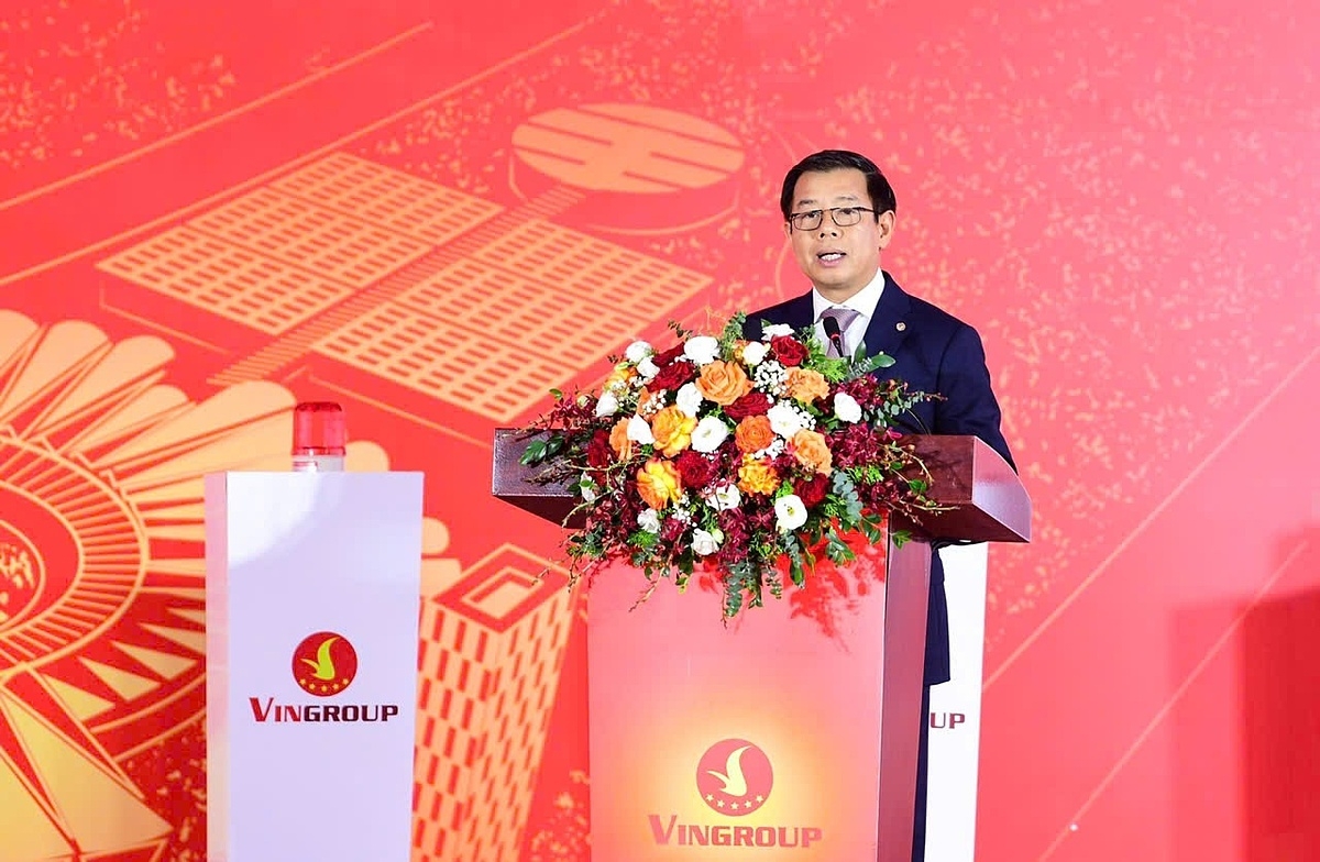 Ông Nguyễn Việt Quang - Phó Chủ tịch Hội đồng Quản trị kiêm Tổng giám đốc Tập đoàn Vingroup phát biển giới thiệu Trung tâm Hội chợ Triển lãm Quốc gia.
