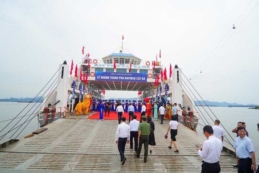 Hiện đã có 3/5 phà mới, hiện đại được đóng mới đưa vào phục vụ vận chuyển khách từ đất liền ra đảo Cát Bà và ngược lại.