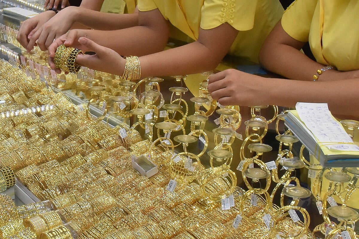 Giá vàng trong nước giao dịch ổn định.