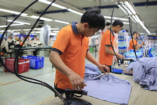 Xuất khẩu dệt may đang tiến dần tới mục tiêu 44 tỷ USD.