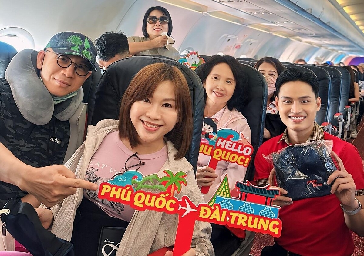 Vietjet vừa chính thức khai trương hai đường bay kết nối đảo ngọc Phú Quốc với hai thành phố Đài Trung và Cao Hùng của Đài Loan &lpar;Trung Quốc&rpar;.