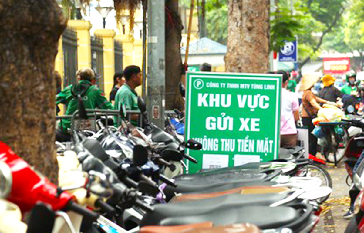 Hà Nội đang đẩy mạnh nhân rộng các điểm trông giữa xe không dùng tiền mặt.