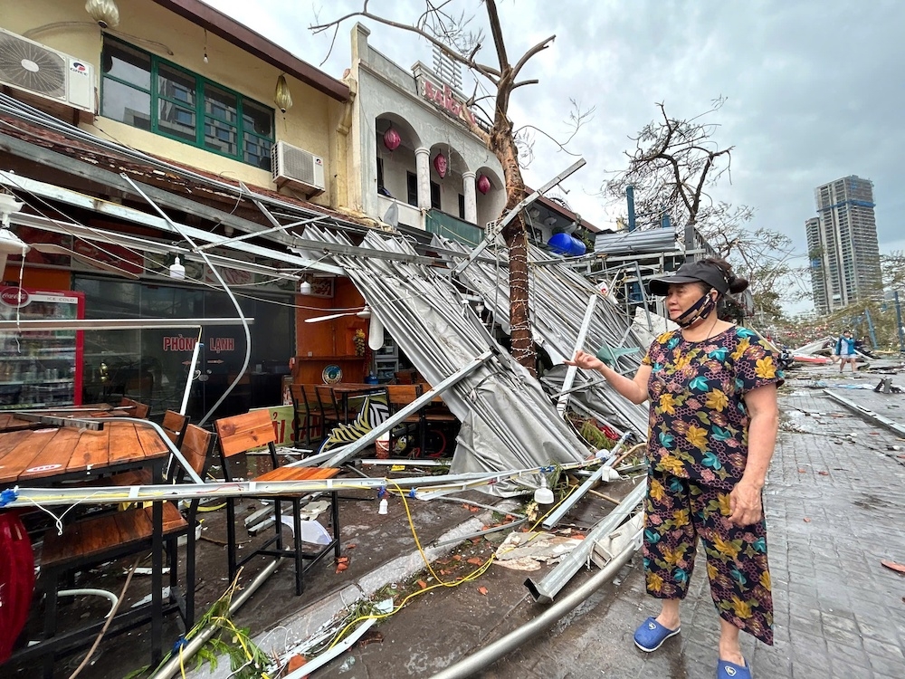 Bà Vũ Thị Tuyết, chủ nhà hàng hải sản ở trung tâm phường Bãi Cháy, Quảng Ninh cho biết thiệt hại do bão Yagi gây ra ước tính ban đầu trên 300 triệu đồng.