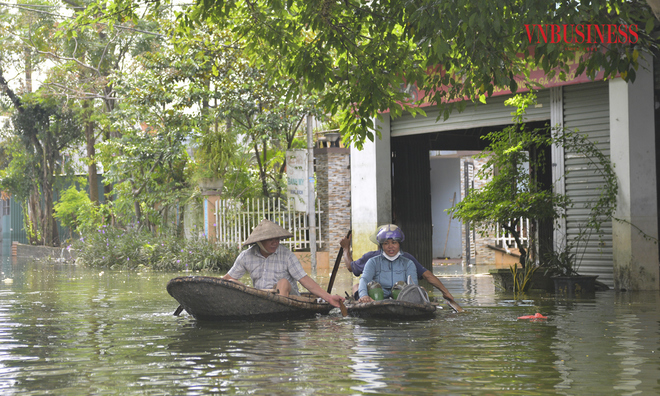 Hà Nội ra Công điện số 13 ứng phó lũ lớn trên các con sông, đảm bảo an toàn cho người dân.