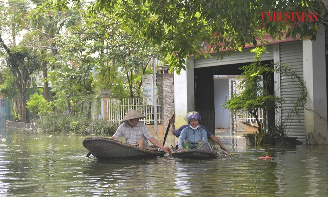 Hà Nội ra Công điện số 13 ứng phó lũ lớn trên các con sông, đảm bảo an toàn cho người dân.