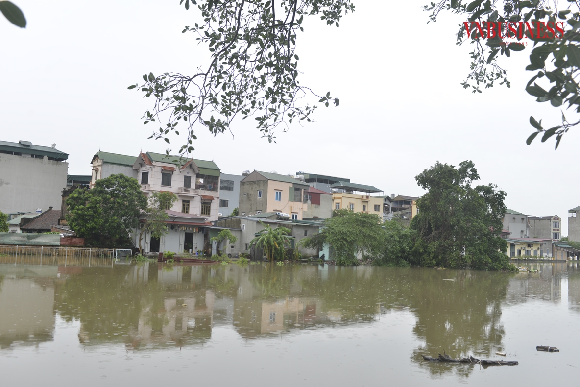 Theo công ty TNHH MTV Thoát nước Hà Nội, tính đến khoảng 15 giờ ngày 10/9, mực nước sông Nhuệ tại cống Hà Đông đo được là 5,69m, ở mức báo động 2.