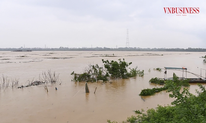 Các sự cố đê điều trên địa bàn Hà Nội đang được xử lý kịp thời nhưng nguy cơ vẫn đang rất lớn.