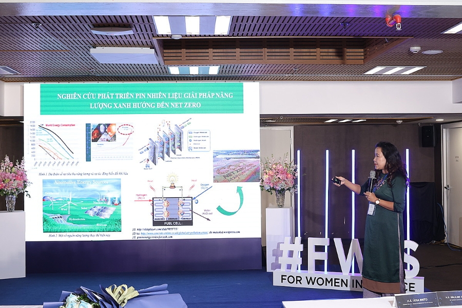 PGS. Hồ Thị Thanh Vân chia sẻ đề tài khoa học.