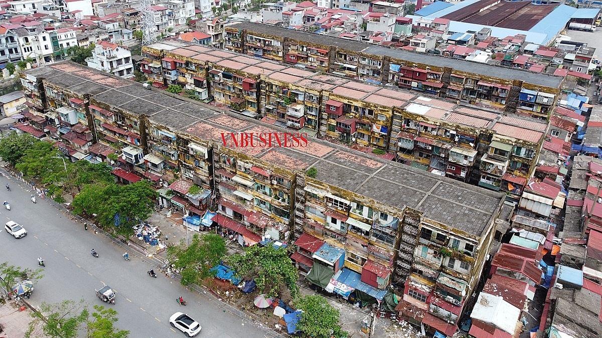 Khu chung cư Vạn Mỹ được xây dựng từ những năm 1970 nay đã xuống cấp nghiêm trọng.