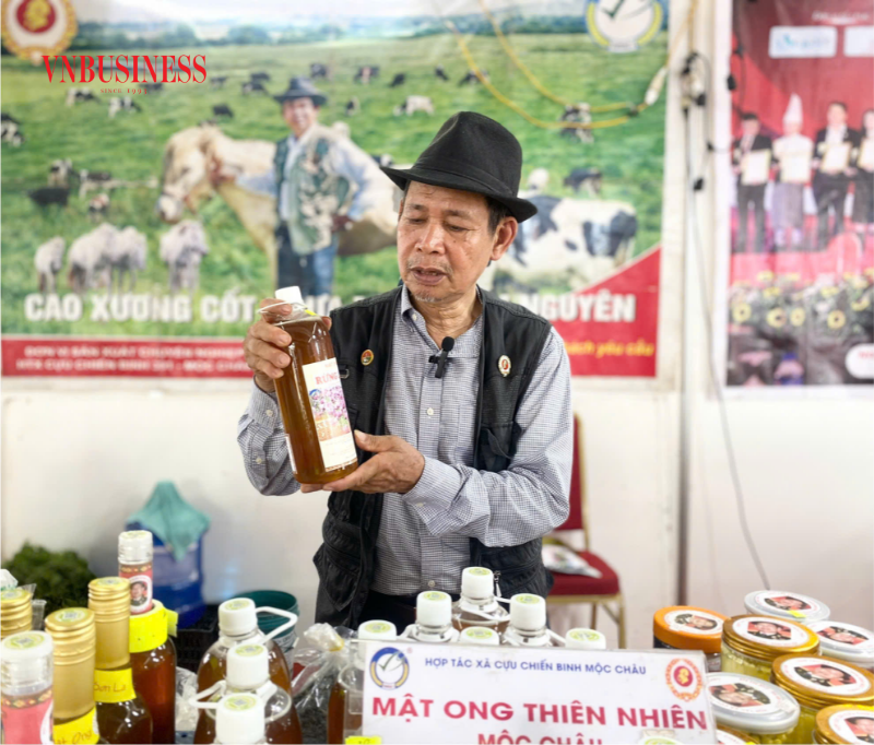 Ngành nghề chủ yếu của HTX CCB Mộc Châu là đầu tư khai thác, nuôi ong lấy mật; nấu cao ngựa bạch; chế biến sản phẩm trái cây và tiêu thụ các loại nông sản địa phương.