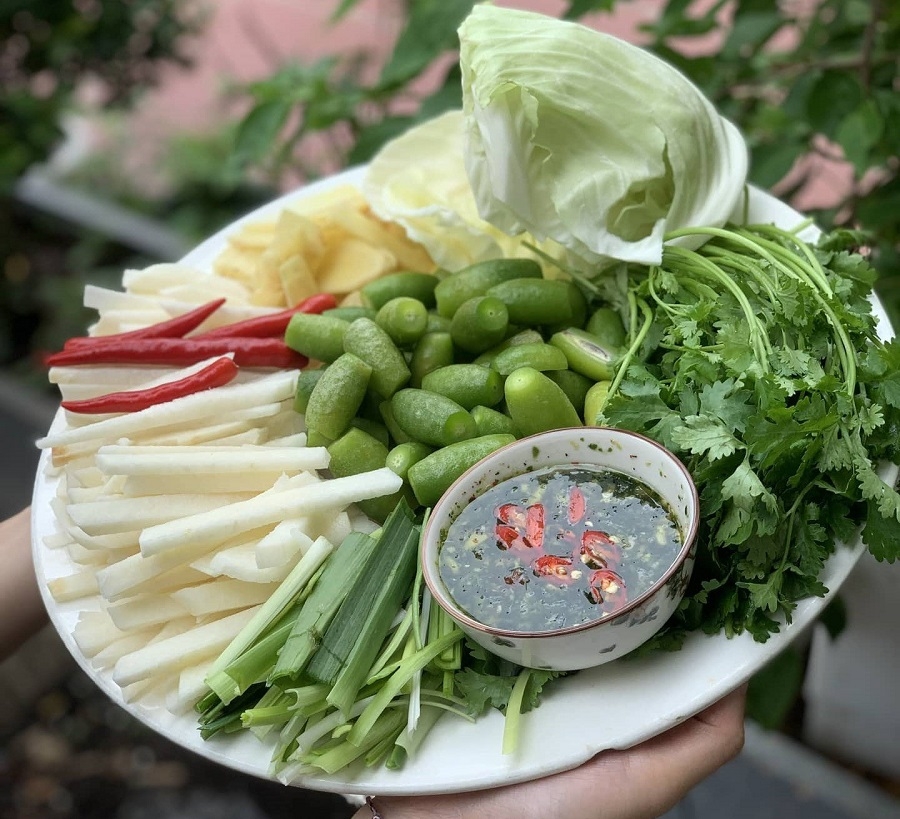 Nhót xanh được săn lùng để dùng làm nguyên liệu cho các món ăn “hot trend”.