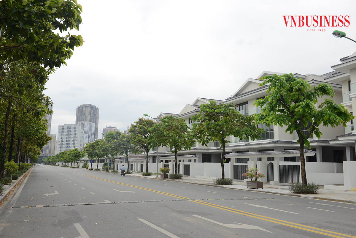 Giá biệt thự, liền kề vẫn đang tiếp tục gia tăng trong bối cảnh thanh khoản khá chậm và khó bật tăng trong ngắn hạn.