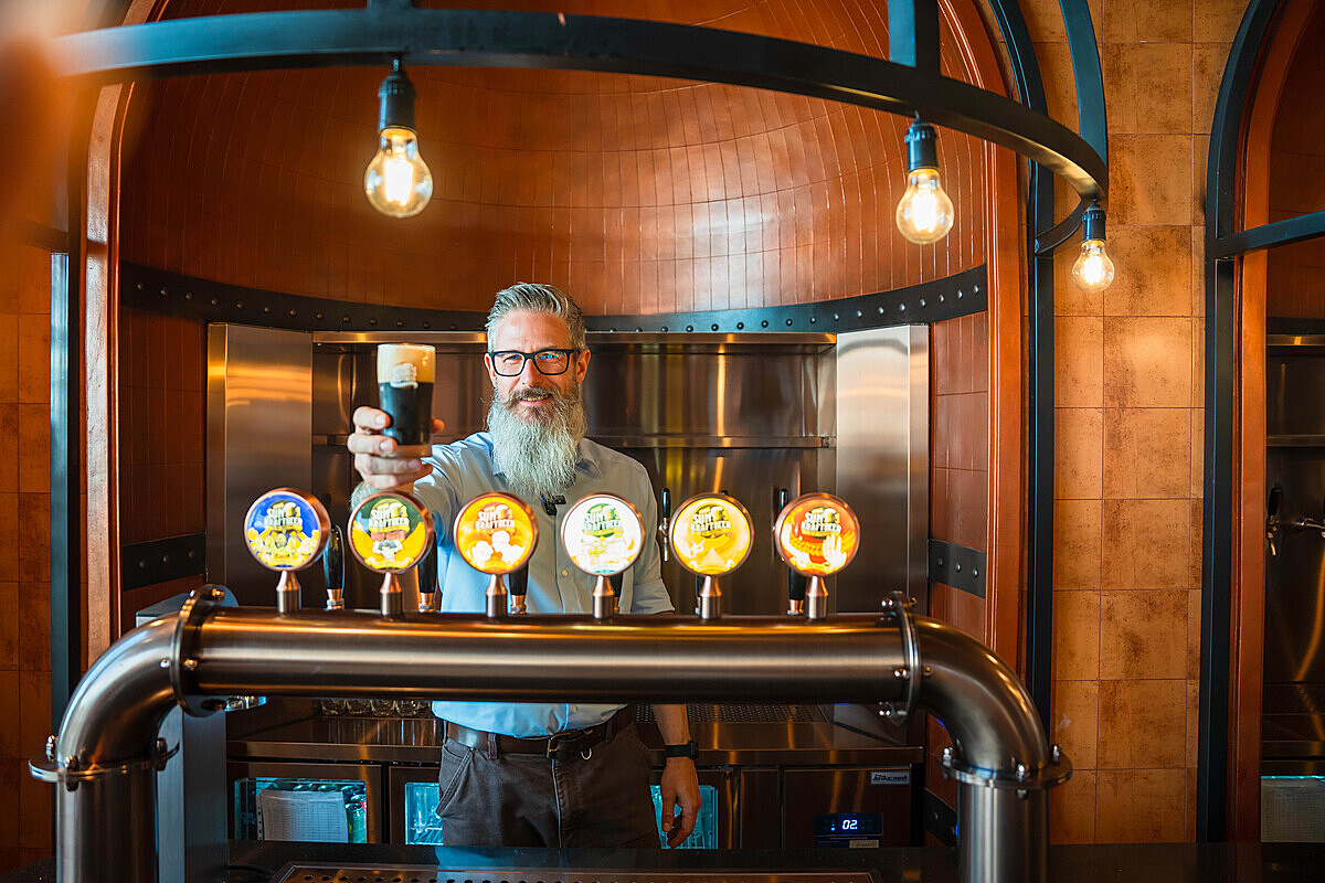 Ông Oliver Wesseloh - nghệ nhân bia người Đức dành nhiều tâm huyết với công nghệ nấu bia tại Bana Brew House.