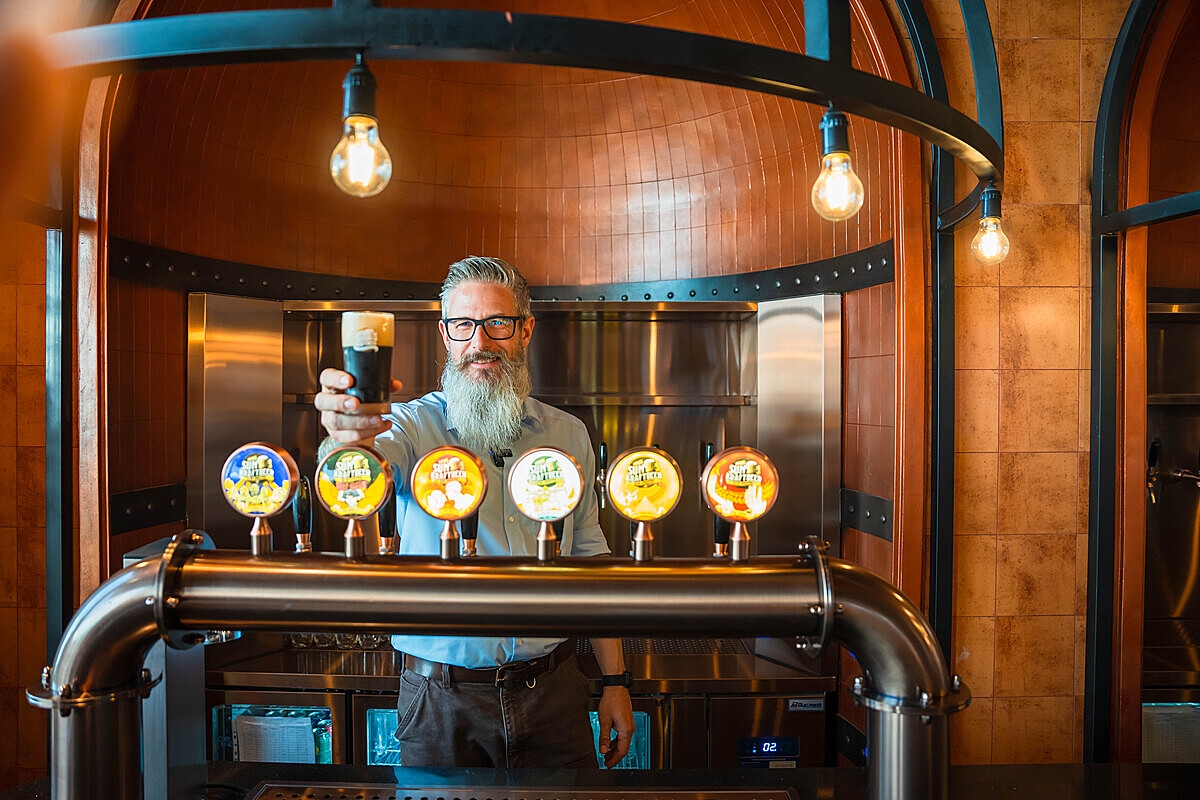 Ông Oliver Wesseloh - nghệ nhân bia người Đức dành nhiều tâm huyết với công nghệ nấu bia tại Bana Brew House.