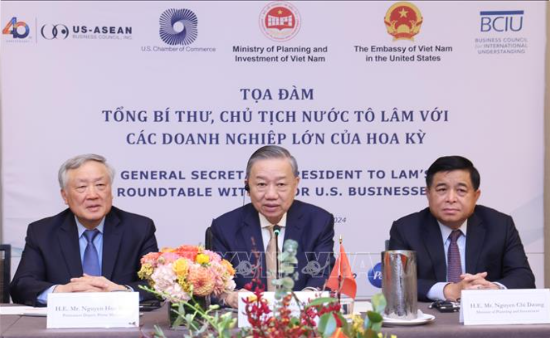 Nhân dịp tham dự Tuần lễ cấp cao Đại hội đồng Liên hợp quốc khóa 79 và các hoạt động tại Hoa Kỳ, chiều 23/9 tại New York, Tổng Bí thư, Chủ tịch nước Tô Lâm đã tham dự buổi tọa đàm doanh nghiệp do Hội đồng Doanh nghiệp Hoa Kỳ - ASEAN &lpar;USABC&rpar;, Phòng Thương mại Hoa Kỳ &lpar;USCC&rpar;, và Hội đồng Doanh nghiệp vì Sự hiểu biết chung &lpar;BCIU&rpar; phối hợp tổ chức cùng Bộ Kế hoạch và Đầu tư và Đại sứ quán Việt Nam tại Hoa Kỳ. Ảnh TTXVN.