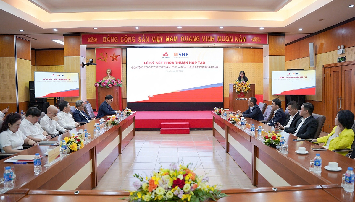 Tổng Giám đốc Ngô Thu Hà khẳng định SHB sẽ cung cấp những giải pháp tài chính ngân hàng toàn diện, chuyên nghiệp, hiện đại phù hợp với VNSTEEL.