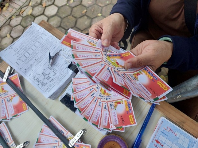 Tỷ lệ tiêu thụ bình quân vé số của khu vực miền Nam nửa đầu năm đạt 98,80%, tăng 0,34%