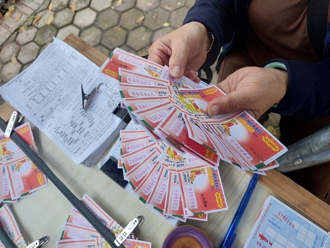 Tỷ lệ tiêu thụ bình quân vé số của khu vực miền Nam nửa đầu năm đạt 98,80%, tăng 0,34%