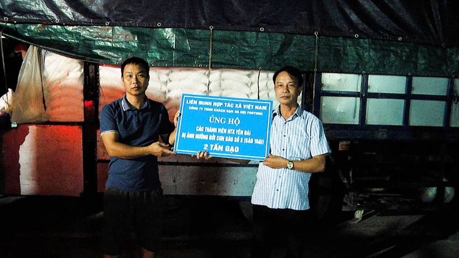 Vượt ngày đêm, Liên minh HTX Việt Nam đã có mặt để trao phần gạo hỗ trợ cho Liên minh HTX tỉnh Yên Bái.