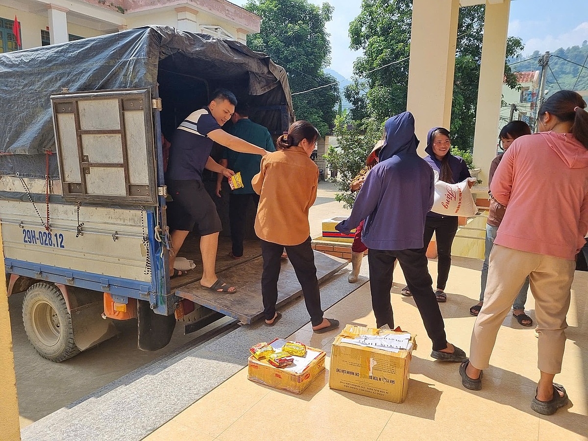 Cán bộ, công chức, viên chức, người lao động trong hệ thống Liên minh HTX Việt Nam tự hào khi được góp sức mình, cùng cả nước hỗ trợ đồng bào chịu ảnh hưởng bão lũ và thực hiện các hoạt động thiện nguyện.