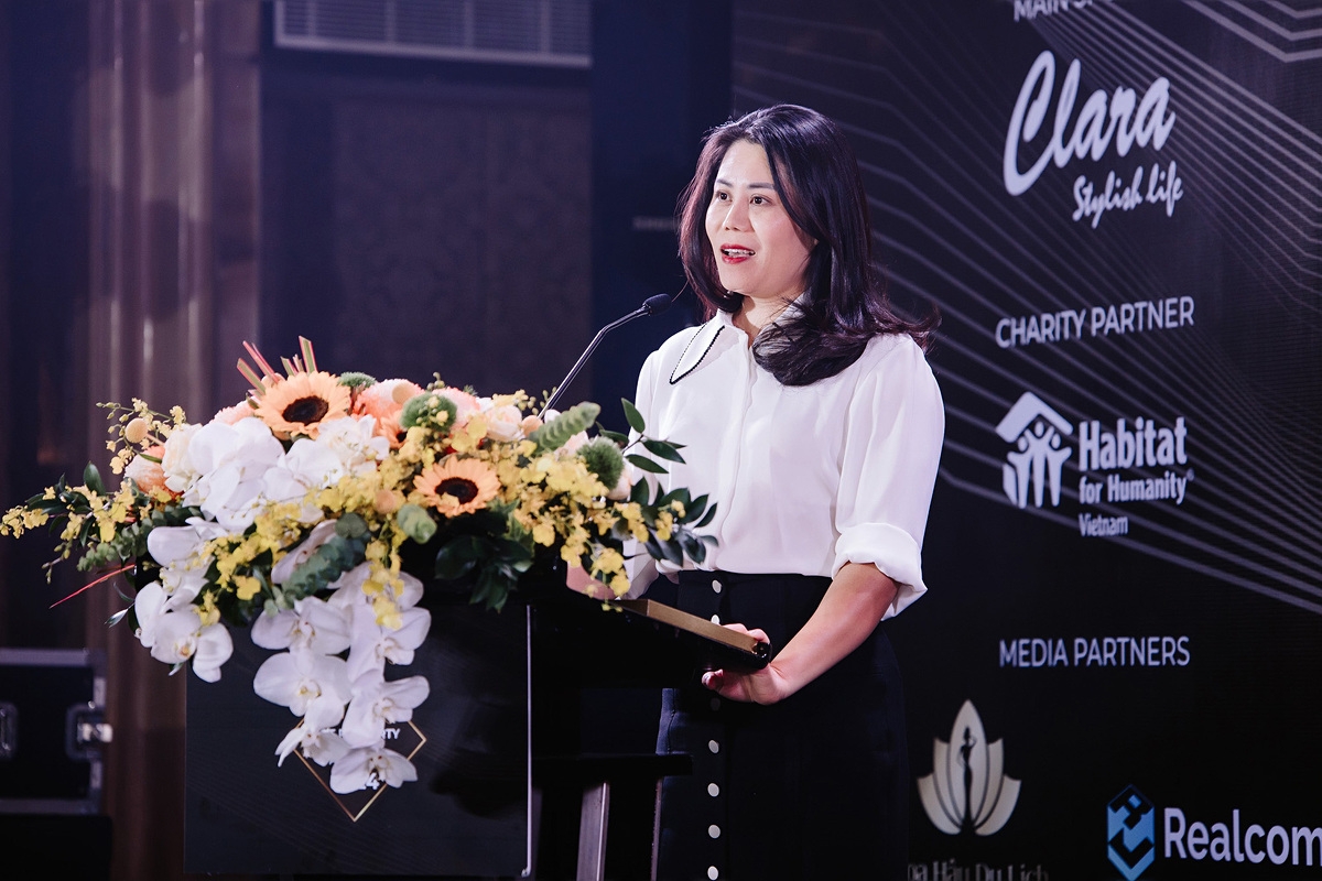 Bà Tống Thị Liên gửi lời cảm ơn đến Dot Property Vietnam Awards 2024 và chia sẻ thông tin về KITA Group tại sự kiện.
