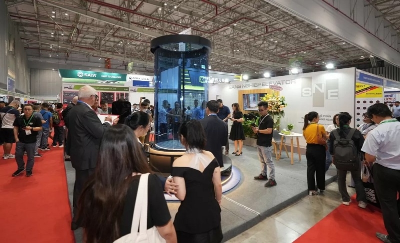 Theo Hiệp hội Thang máy Việt Nam, hiện có gần 300 doanh nghiệp hoạt động trong lĩnh vực thang máy. Các thương hiệu thang máy hàng đầu thế giới cũng đã xuất hiện tại Việt Nam.