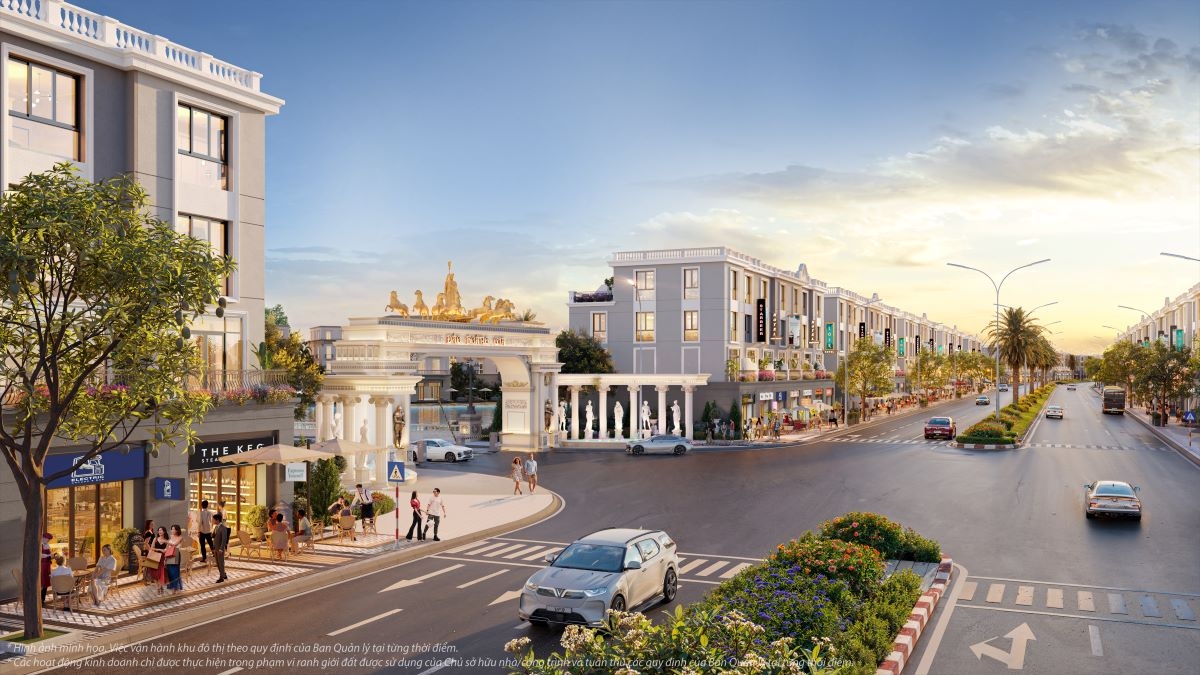 Vẻ đẹp vương quyền của cổng chào phân khu Hoàng Gia càng tôn thêm vị thế danh giá của các gia chủ.