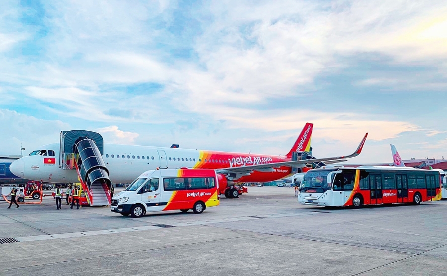 Vietjet ủng hộ đồng bào tại các vùng bị thiệt hại do bão lũ.