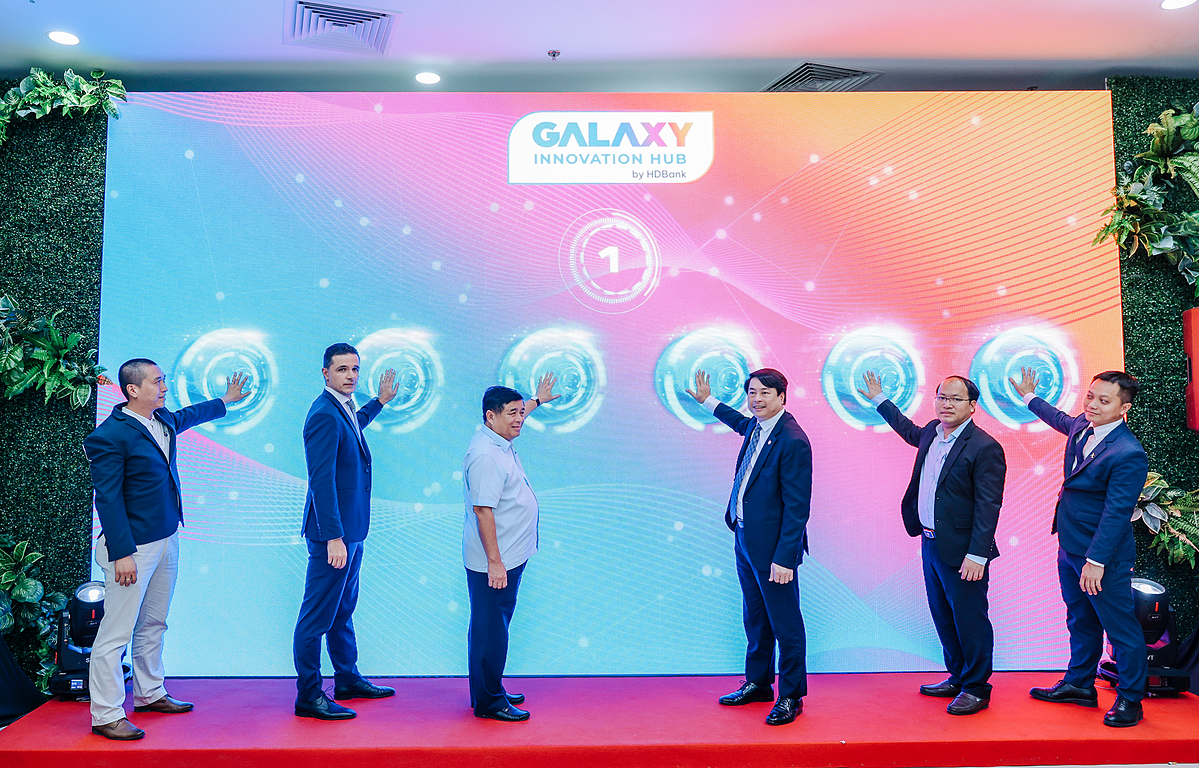 Lễ khai trương Trung tâm Đổi mới Sáng tạo Galaxy Innovation Hub miền Bắc với sự tham dự của Bộ trưởng Bộ Kế hoạch & Đầu tư Nguyễn Chí Dũng.