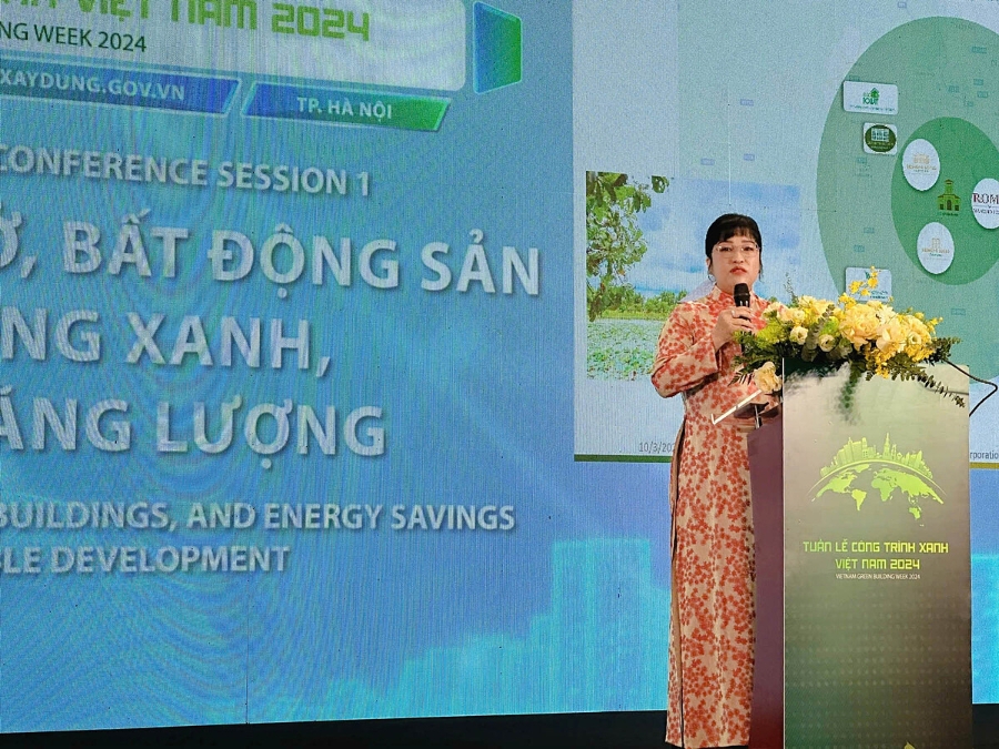 CEO Lưu Thị Thanh Mẫu trình bày tham luận tại Tuần lễ Công trình xanh Việt Nam 2024.