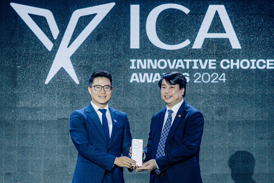 Đại diện Lãnh đạo HDBank nhận giải thưởng “Ngân hàng Xanh của năm” tại Better Choice Awards 2024.