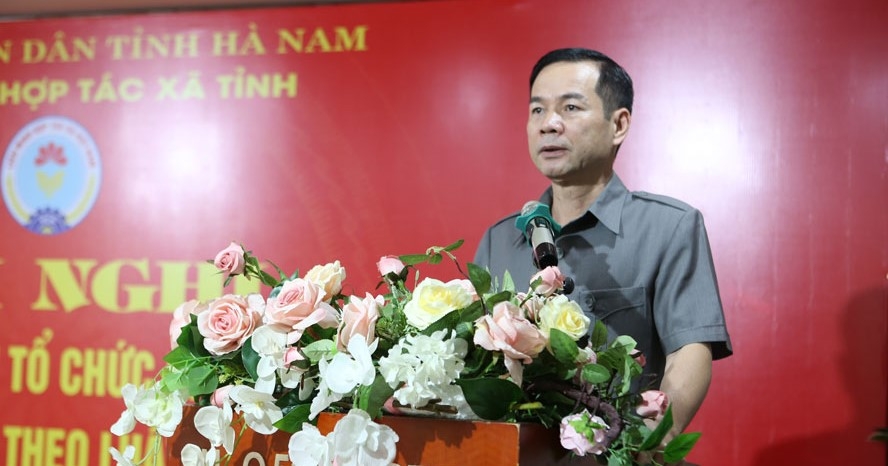 Ông Đỗ Xuân Trường, Chủ tịch Liên minh HTX tỉnh Hà Nam phổ biến quy định tổ chức, triển khai Đại hội thành viên HTX.