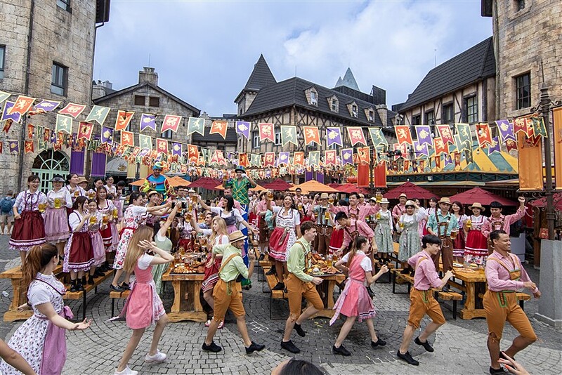 Lễ hội Bia tươi và ẩm thực Sun KraftBeer tưng bừng từ sáng đến khuya tại Bà Nà.