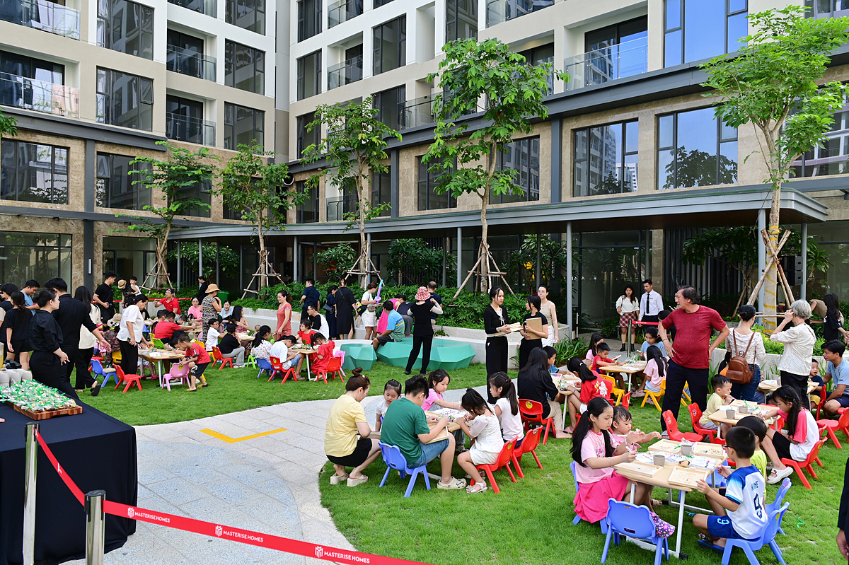 Trẻ em luôn là khách VIP trong các hoạt động cộng đồng.