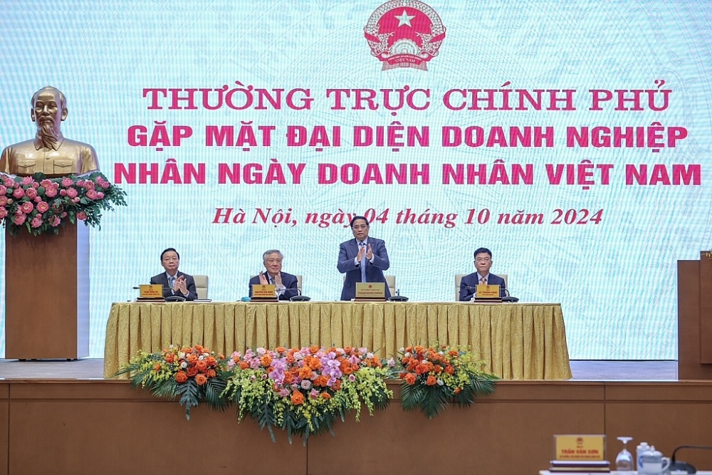 Thường trực Chính phủ gặp mặt đại diện doanh nghiệp nhân Ngày Doanh nhân Việt Nam.