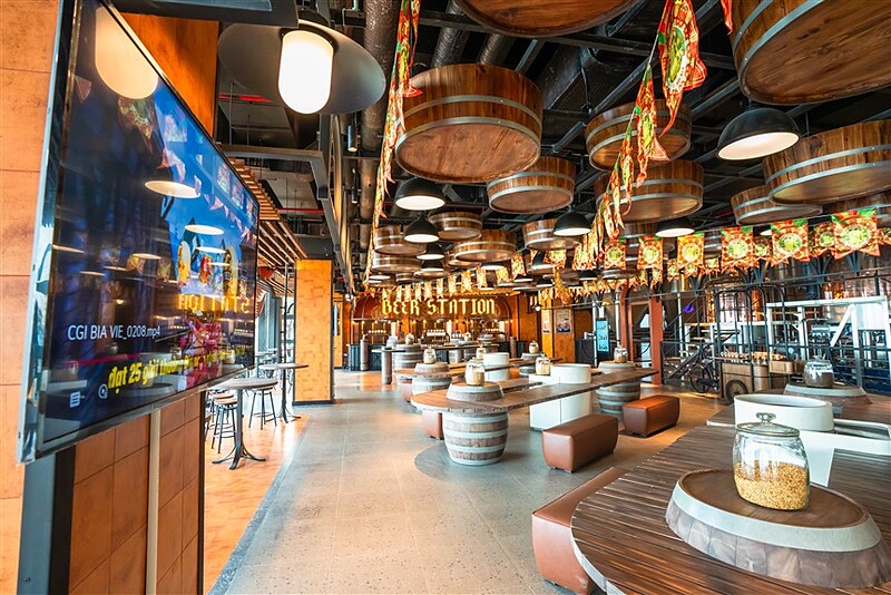 Nhà hàng bên trong xưởng bia thủ công Bà Nà.