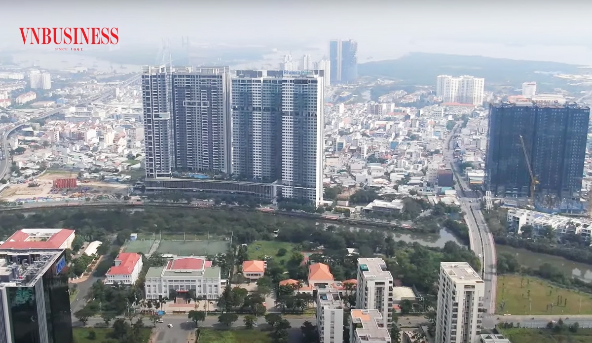 Áp lực về thủ tục pháp lý vẫn đang đè nặng không ít doanh nghiệp ngành bất động sản.