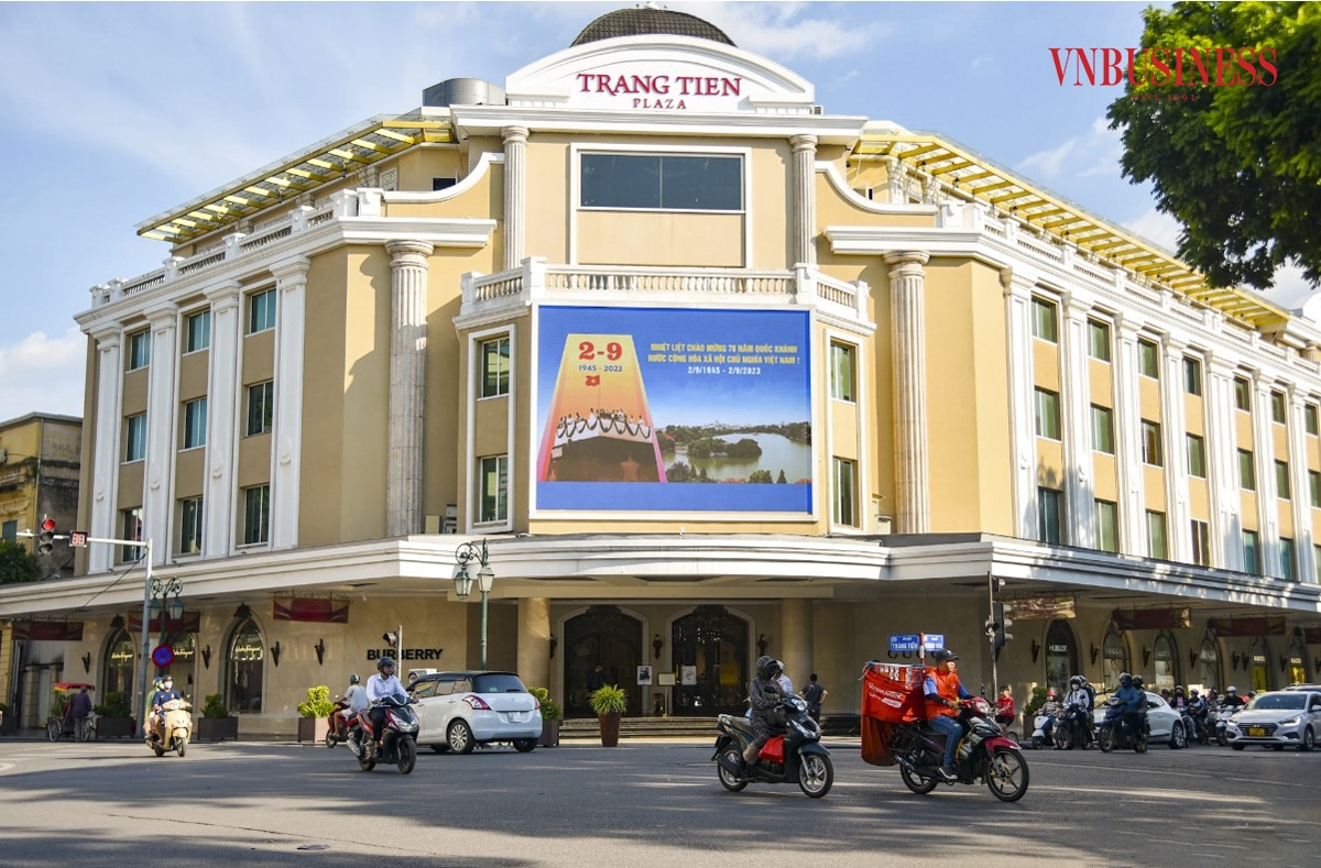 Khu vực Hồ Hoàn Kiếm, trục đường Hàng Bài - Đinh Tiên Hoàng, là nơi cánh quân phía Nam của Đại đoàn 308 đi qua trong buổi sáng 10/10/1954 vào tiếp quản Thủ đô.