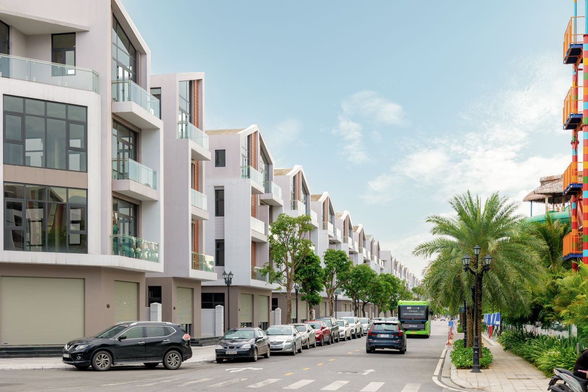 Nhà phố ở phía Đông Hà Nội hấp dẫn nhà đầu tư nhờ hàng loạt lợi thế mà nhà phố nội đô không có được.