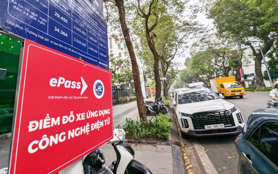 Thanh toán không dùng tiền mặt là bước đi quan trọng để hoàn thiện hệ thống giao thông thông minh tại Hà Nội.