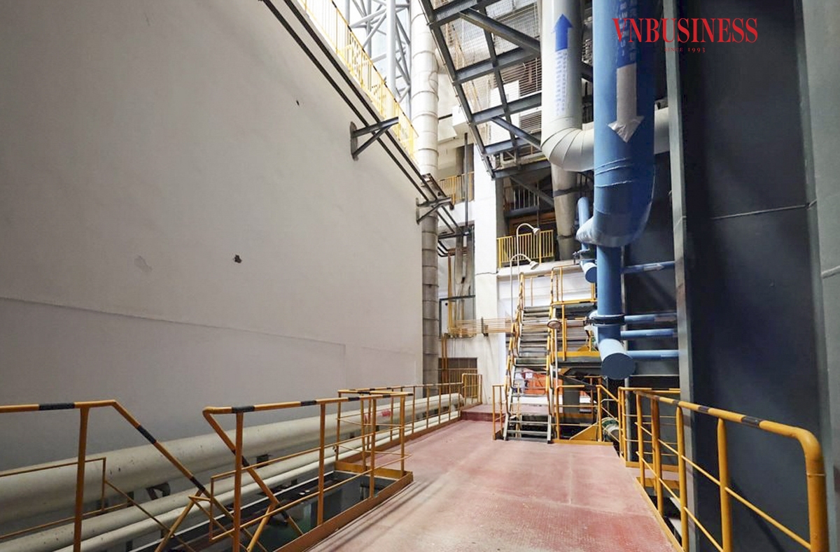 Khu vực lò đốt rác là một trong số những nơi quan trọng trong chuỗi hoạt động của nhà máy. Tro xỉ sau quá trình đốt sẽ được tập kết tại hố tro, đồng thời xử lý hợp vệ sinh và tận dụng làm vật liệu xây dựng.