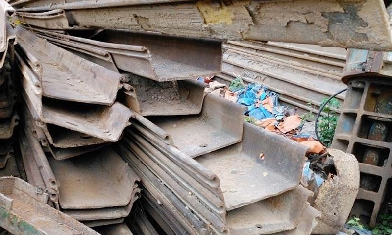 Hàng chục mặt hàng thuộc danh mục phế liệu tạm ngừng kinh doanh tạm nhập, tái xuất, chuyển khẩu.