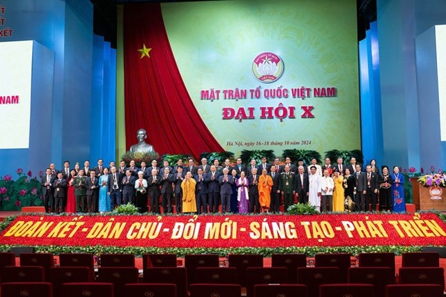 55 đại biểu tham gia đoàn Chủ tịch Đại hội Mặt trận Tổ Quốc Việt Nam lần thứ X chụp ảnh lưu niệm với Tổng Bí thư, Chủ tịch nước Tô Lâm.